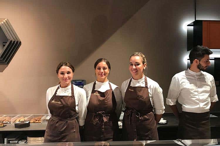 (Pasticceria Besuschio si rinnova 
La sesta generazione entra in laboratorio)