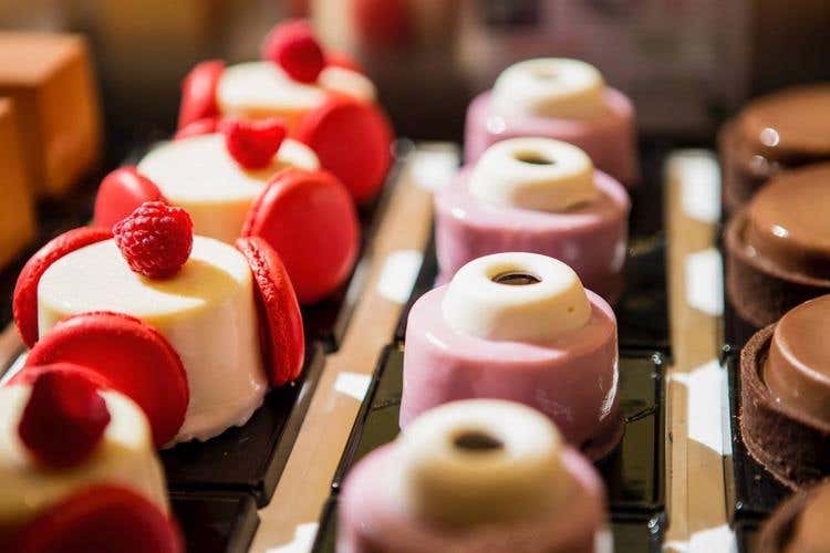 (Pasticceria Caffè La Donatella 
Dolci creazioni alla regata veneziana )