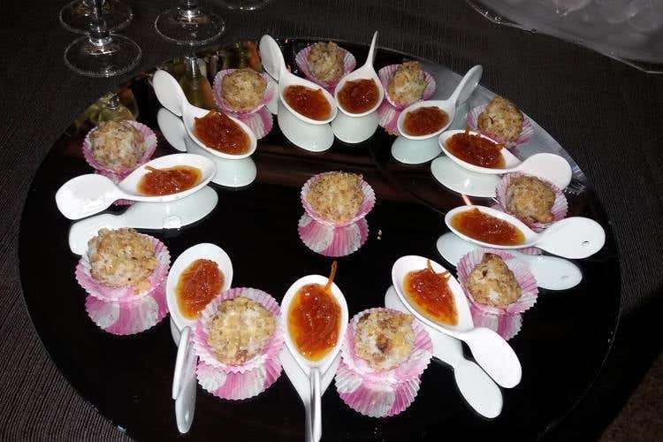 Bon bon di ovin fort con noci e aranzada (Pedramare, un angolo di paradiso 
a pochi chilometri da Alghero)