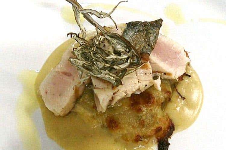 Filetto di palamita ai carboni, mille foglie di cardi e fondente di topinanbur (Pedrotti TrentoDoc arriva nelle Marche 
Abbinamento gustoso col pesce azzurro)