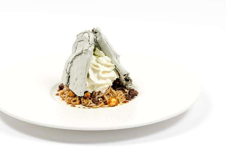 Gran sasso dolce a base di ceci, castagne, meringhe e mosto cotto (Per Mattia Spadone 
l'alta cucina parte dall'orto di casa)