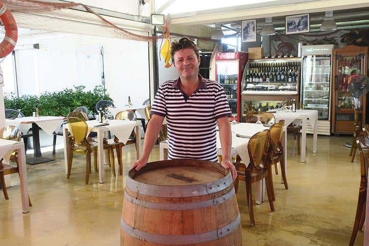 Santi Caravello (Pescato, cucinato e ben servito 
il pesce di Caravello a Milazzo)