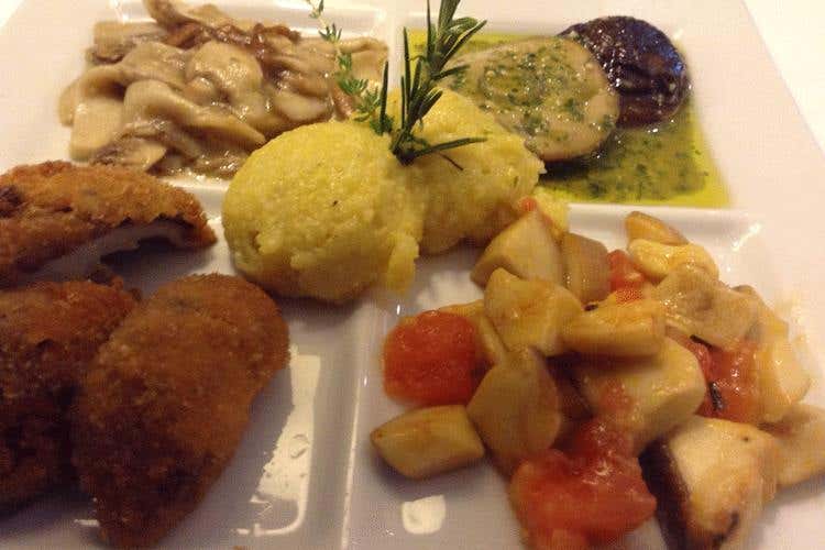 Poker di funghi per antipasto - Pesce sempre fresco e pizza di qualità A Orio al Serio 