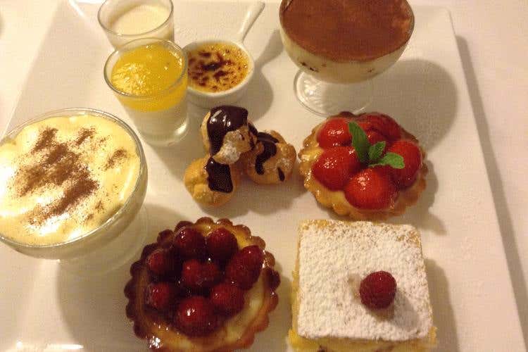 Una selezione di dessert della casa - Pesce sempre fresco e pizza di qualità A Orio al Serio 