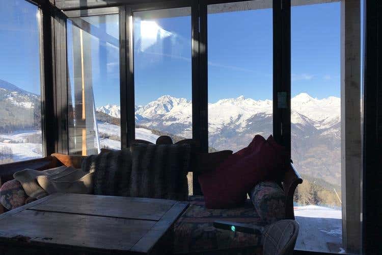 (Pila, tra fascino e meraviglie 
Sci, cibo e ospitalità i marchi di fabbrica)