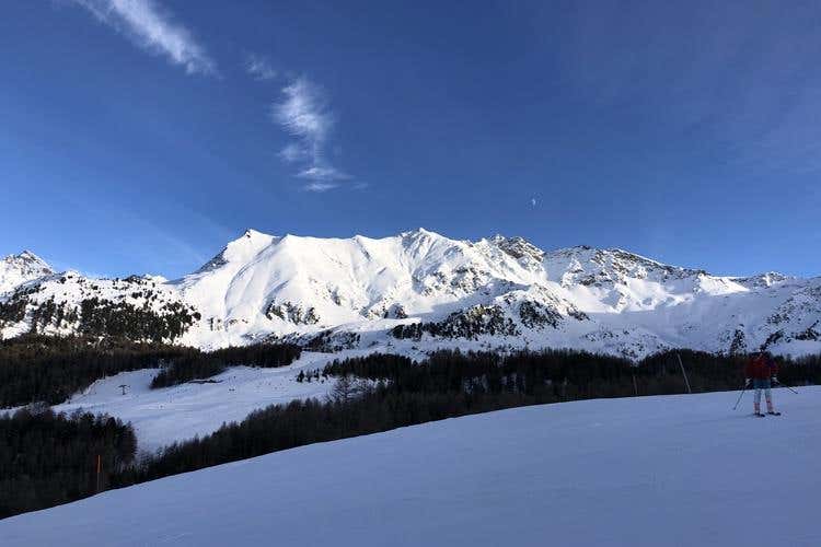 (Pila, tra fascino e meraviglie 
Sci, cibo e ospitalità i marchi di fabbrica)