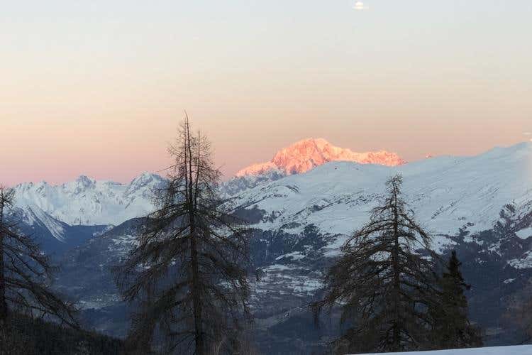 (Pila, tra fascino e meraviglie 
Sci, cibo e ospitalità i marchi di fabbrica)