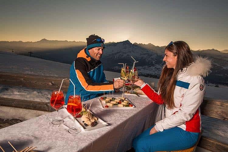 (Piste e tradizioni, food e movida 
100 anni di turismo in quota a Campiglio)