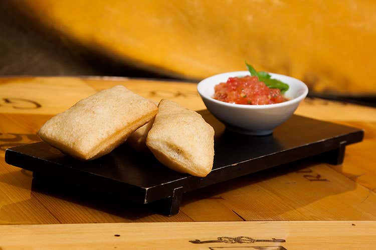 (La pizza a Milano 
Quella di Samuelli è biscottata)