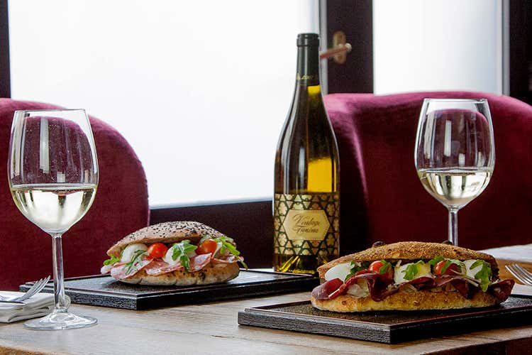 (La pizza a Milano 
Quella di Samuelli è biscottata)