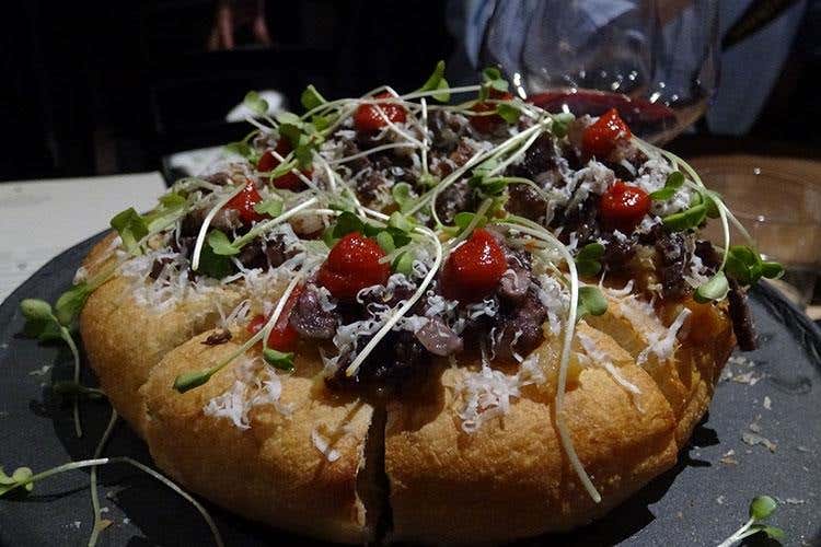 Asago (Pizza gourmet e calici franciacortini 
I vini di Castello di Gussago da Era Pizza)