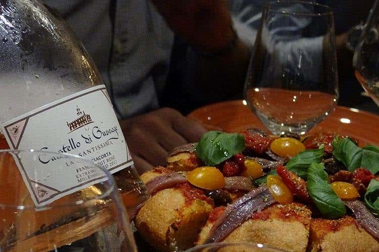 La Siciliana con l'Extra Brut Rosé Castello di Gussago (Pizza gourmet e calici franciacortini 
I vini di Castello di Gussago da Era Pizza)