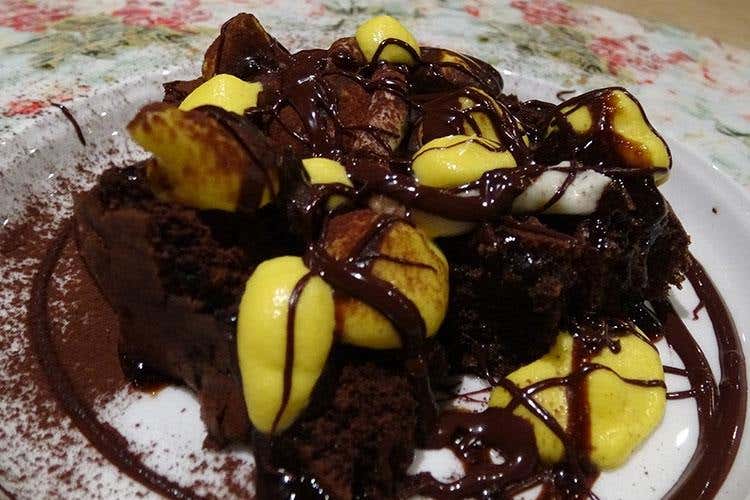 Tiramisù (Pizza gourmet e calici franciacortini 
I vini di Castello di Gussago da Era Pizza)