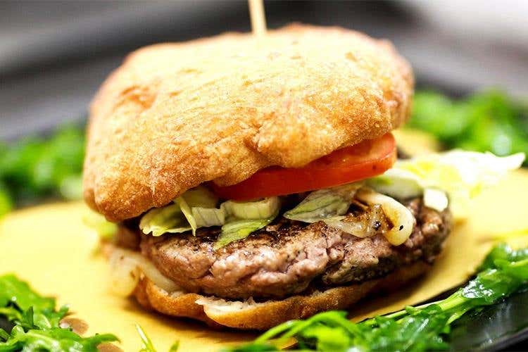 Narcos - Pizza, sfiziosità e un'ampia lista di birre 
Vasta scelta al Birrodromo di Caserta