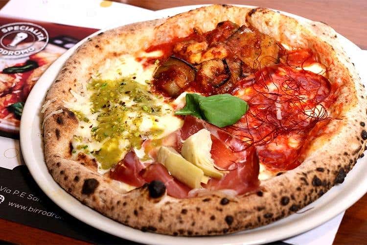 Pizza quattro regioni - Pizza, sfiziosità e un'ampia lista di birre 
Vasta scelta al Birrodromo di Caserta