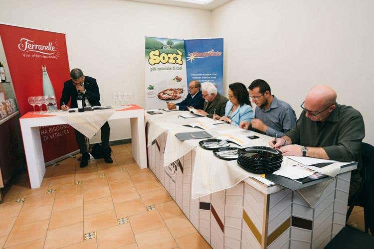 La giuria (#PizzAward 2018 
Il vincitore è Stefano Miozzo)