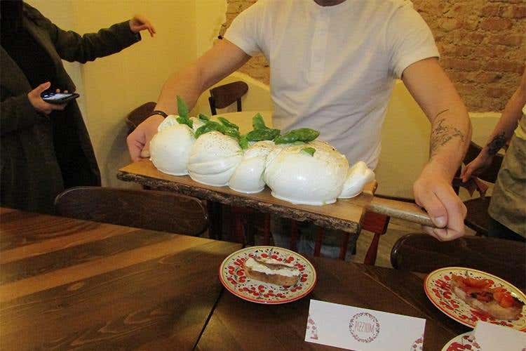 Pizzium porta la genuinità a Milano 
Pizze regionali, tradizione e qualità