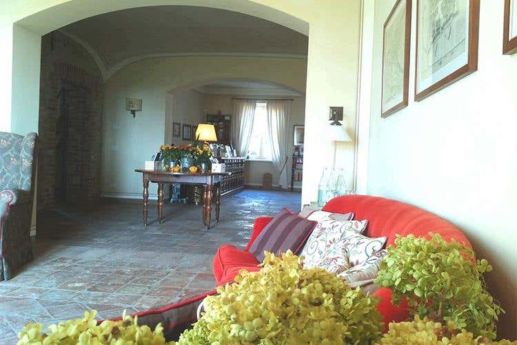 Poderi Einaudi, tra vino e ospitalità 
Amore per la terra da quattro generazioni