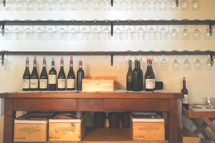 Poderi Einaudi, tra vino e ospitalità 
Amore per la terra da quattro generazioni