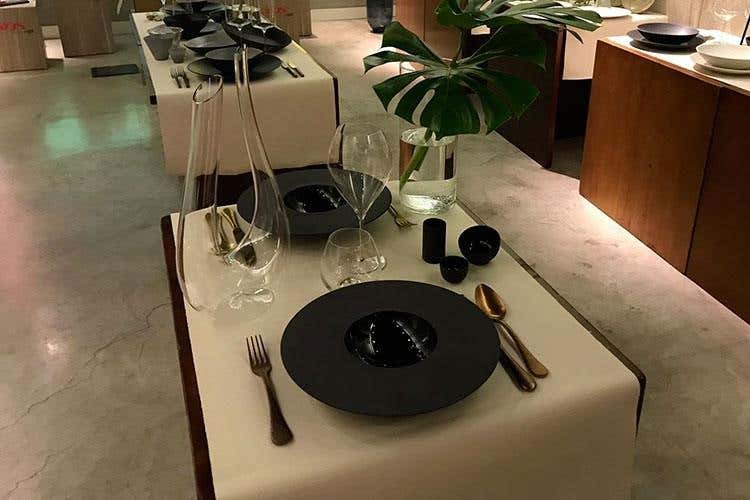 Porcellane e vetreria a Milano L'ospitalità secondo Ros al FuoriSalone