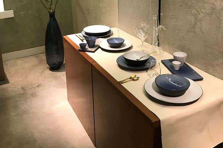 Porcellane e vetreria a Milano L'ospitalità secondo Ros al FuoriSalone