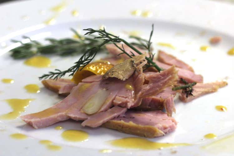 Tonno in porchetta (Il Porticciolo di Cupra Marittima 
Chalet di mare con Maurizio Digiuni)