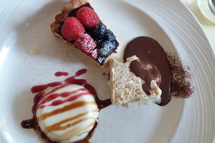 Dolci di Alba (Posta al Castello di Gromo
Targa per i 40 anni di attività)