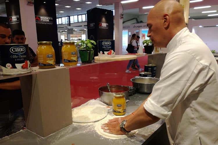Luciano Sorbillo (Quando la tradizione guarda avanti 
Masterclass di successo a TuttoPizza)