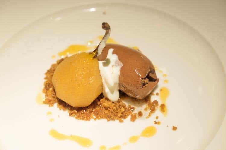 Cioccolato all'acqua, pera e grappa (Succi)