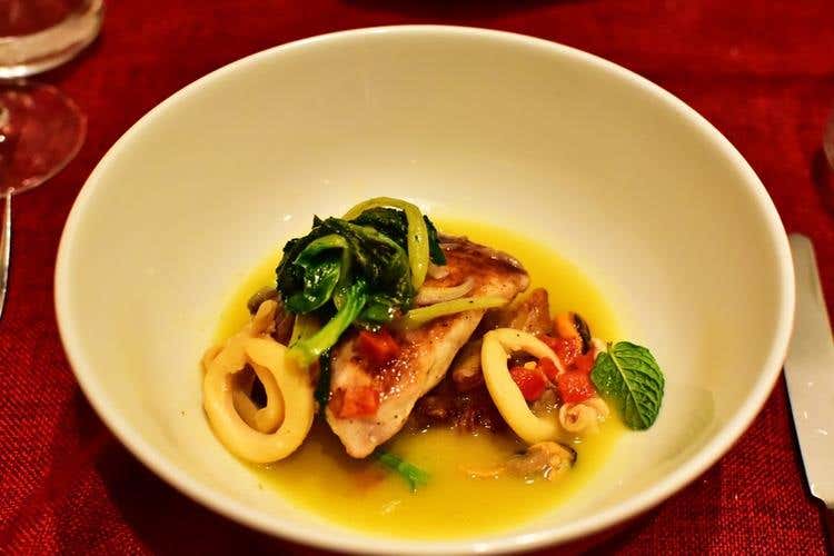 Trancio di ricciola, guazzetto di mare allo zafferano