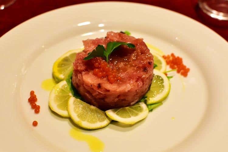 Tartare di tonno e caviale di pomodoro