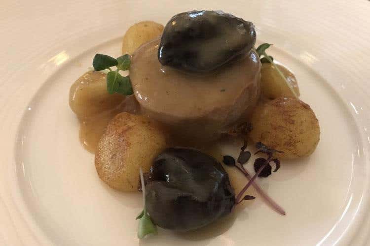 Filetto di maialino al moscato, prugne, castagne e patate (Quota 33: intensità e contaminazioni In cucina Alessandro Garzillo