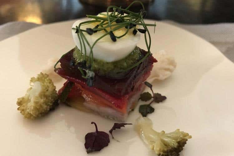 Cappon magro, con pesce persico, salsa verde e uova di quaglia (Quota 33: intensità e contaminazioni In cucina Alessandro Garzillo