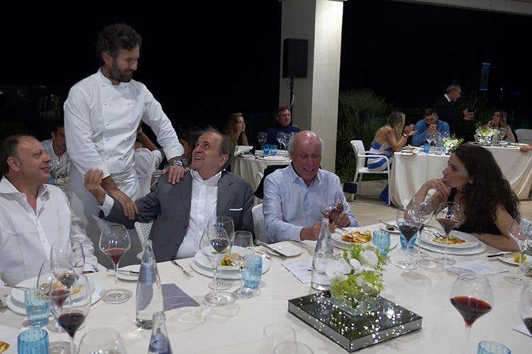Carlo Cracco e Lorenzo Giannuzzi (Ramsay & Friends al Forte Village 
Cucina gourmet, ma tavola solidale)