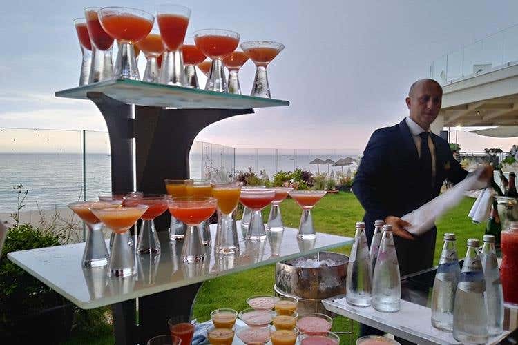 L'aperitivo (Ramsay & Friends al Forte Village 
Cucina gourmet, ma tavola solidale)