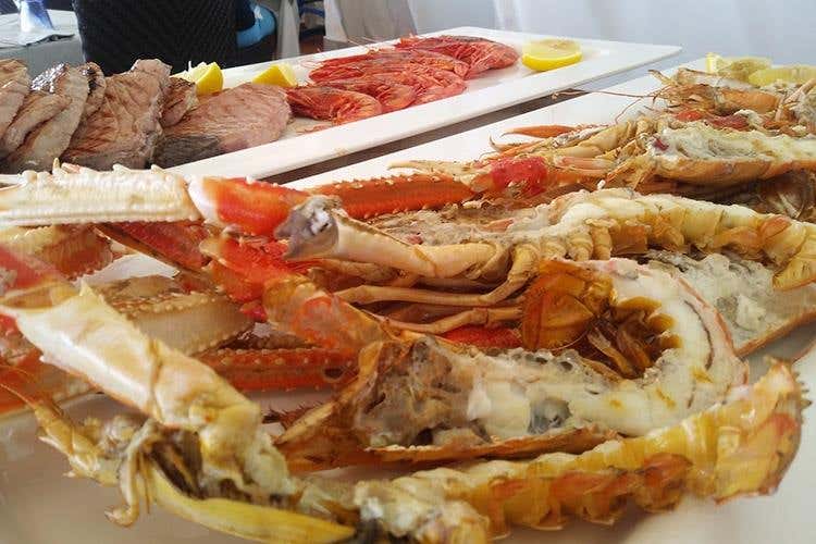 Il pescato del giorno (Ramsay & Friends al Forte Village 
Cucina gourmet, ma tavola solidale)