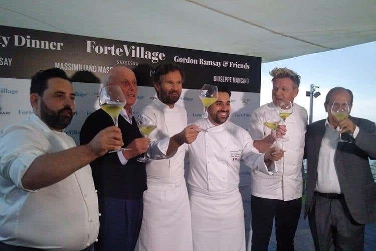 (Ramsay & Friends al Forte Village 
Cucina gourmet, ma tavola solidale)