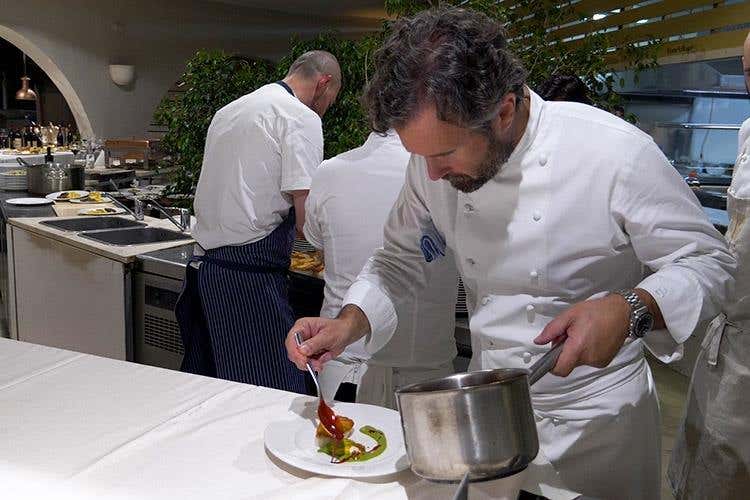 Carlo Cracco (Ramsay & Friends al Forte Village 
Cucina gourmet, ma tavola solidale)