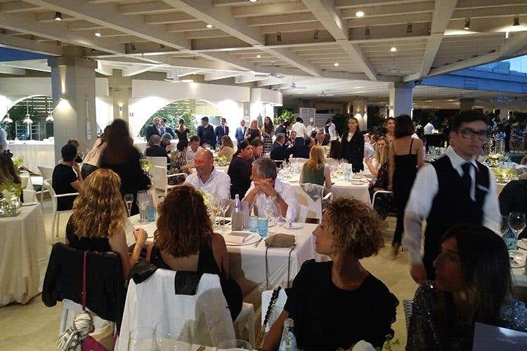 (Ramsay & Friends al Forte Village 
Cucina gourmet, ma tavola solidale)