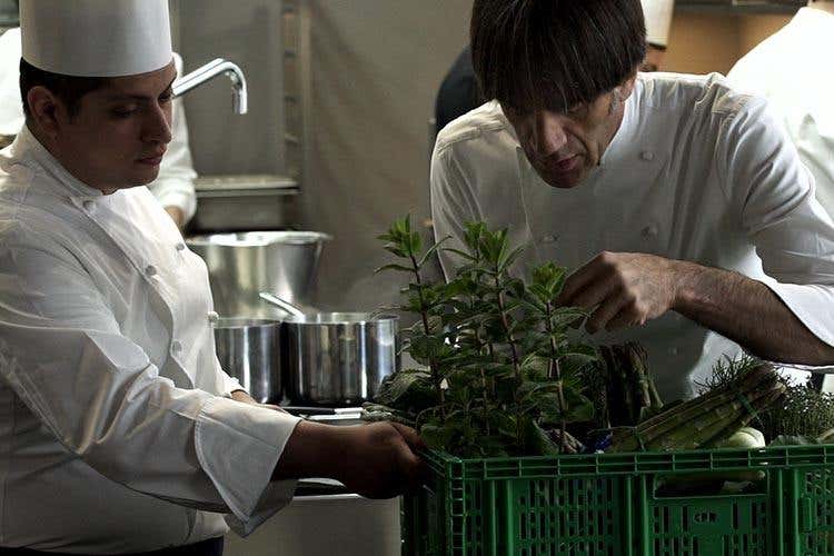 Ricola e Davide Oldani insieme raccontano le erbe aromatiche su LA7