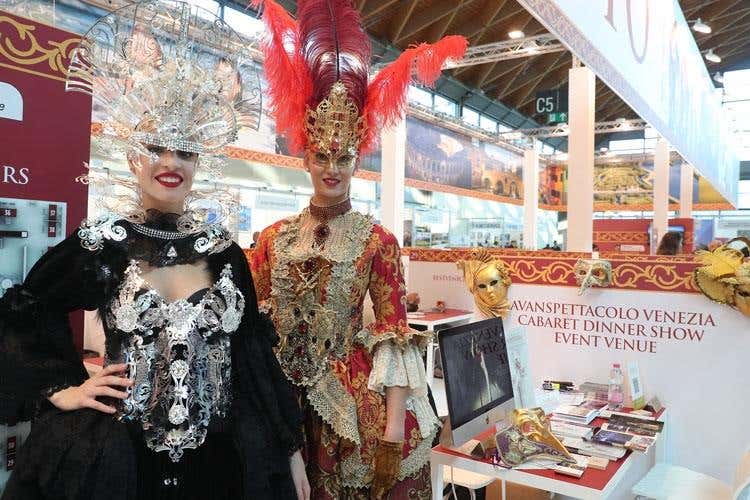 Rimini, folla ai tre saloni del turismo Il Glamcamping tra le novità più di moda
