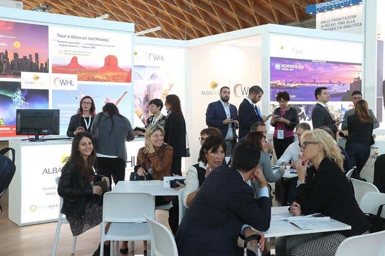 Rimini, folla ai tre saloni del turismo Il Glamcamping tra le novità più di moda