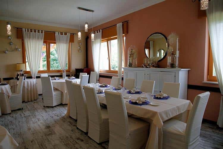 (Ristorante Acchiappagusto 
Contaminazioni di terre lontane in cucina)