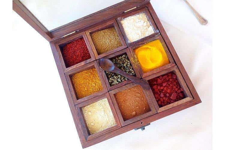 (Ristorante Acchiappagusto 
Contaminazioni di terre lontane in cucina)