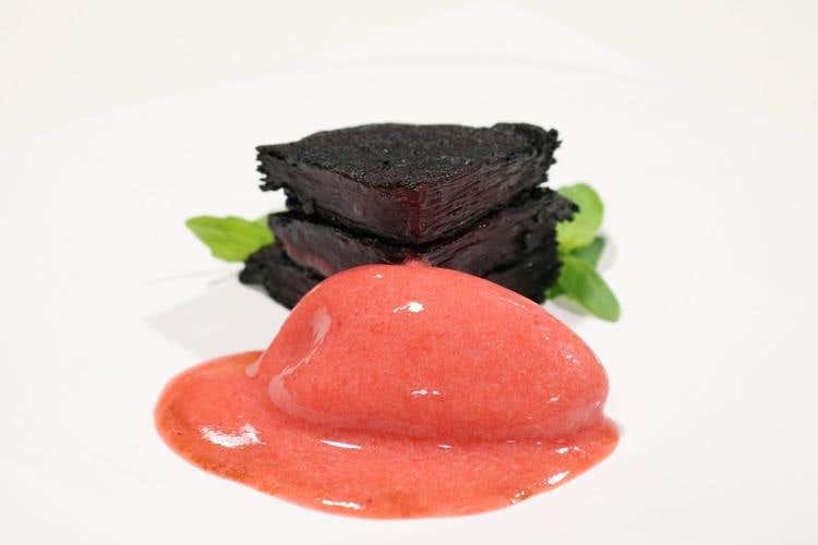 Black beets & raspberry (Ristorante Orobianco di Enrico Croatti 
Emozione, gusto e cucina tradizionale)