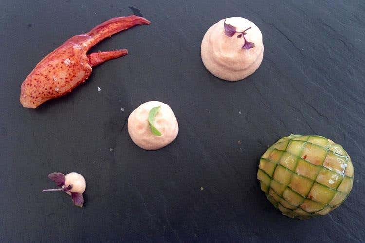 Tartare di astice in rete di zucchine e aria di pomodoro e basilico con maionese di crostacei (Ristorante Tivoli di Cortina d'Ampezzo 
Da 20 anni al servizio delle Dolomiti)