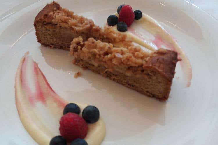 Torta alle mele e noci (Ristoranti Regionali Cucina Doc 
Il Giardino di Cles nuovo associato)