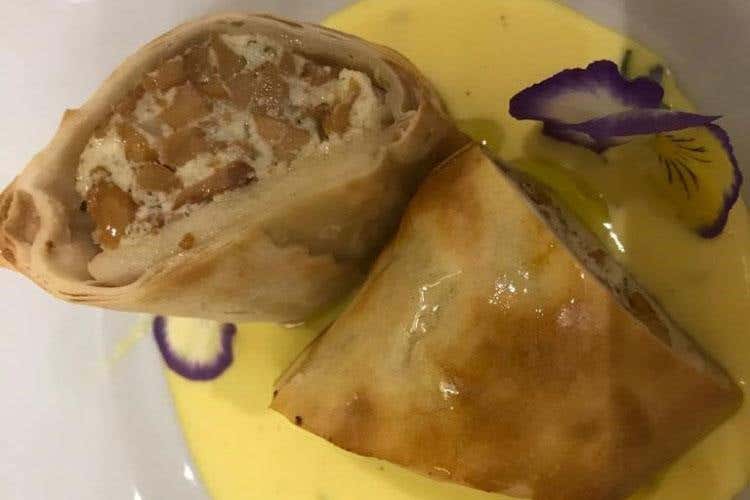 Strudel di finferli freschi su salsa inglese salata (Ristoranti Regionali Cucina Doc 
Il Giardino di Cles nuovo associato)