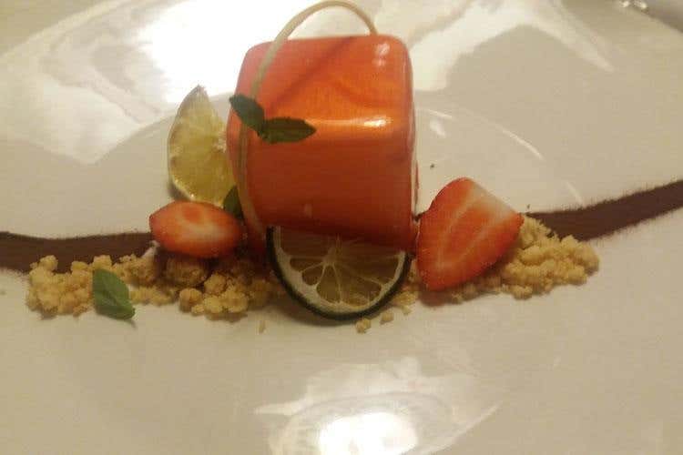 Semifreddo al limone con gelèe di fragole alla menta (Ristoranti Regionali Cucina Doc 
Il Giardino di Cles nuovo associato)