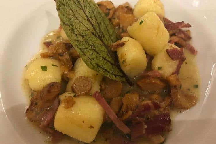 Gnocchi di patate allo speck trentino (Ristoranti Regionali Cucina Doc 
Il Giardino di Cles nuovo associato)